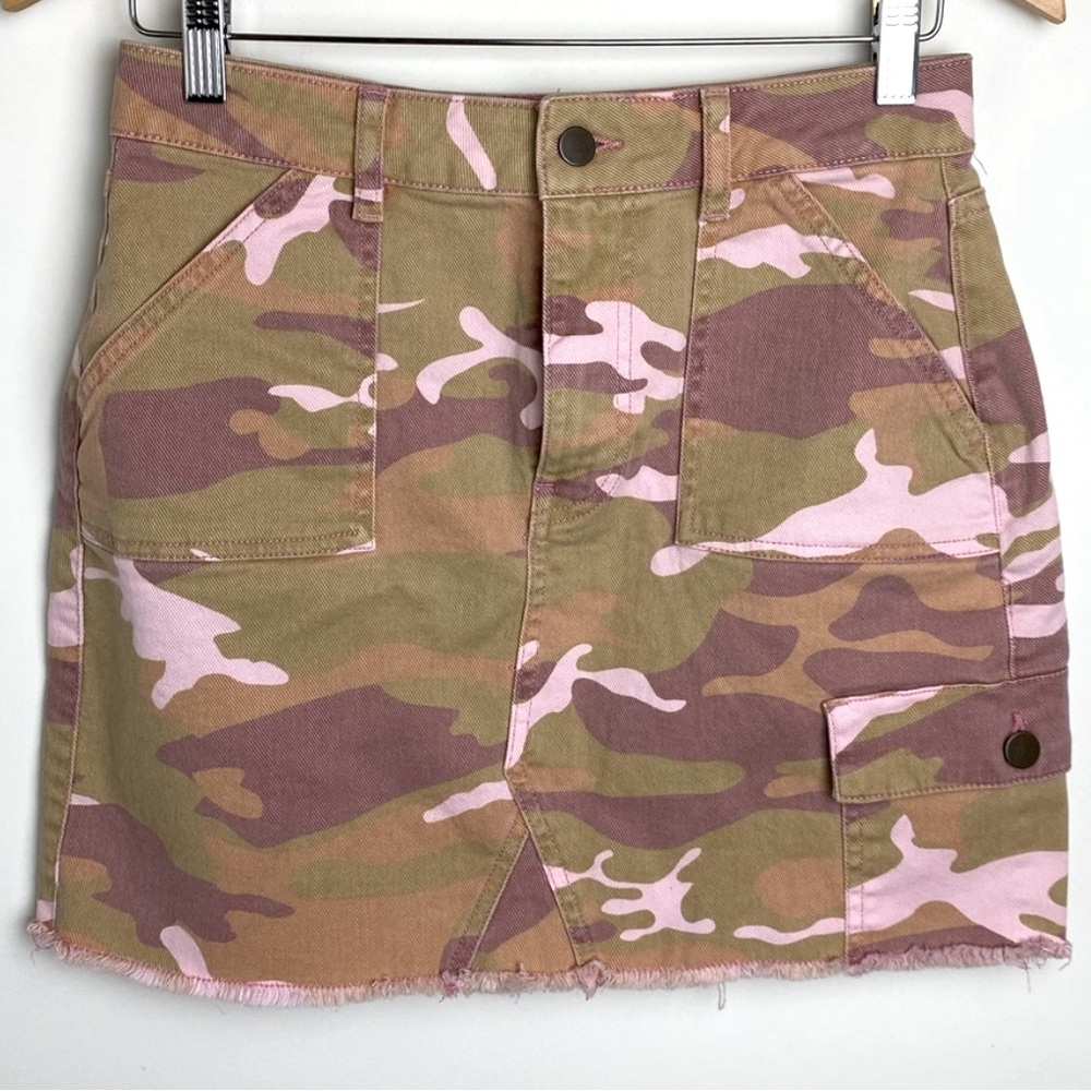 Hollister, denim pink camo Jean mini skirt Sz 7 28 waist